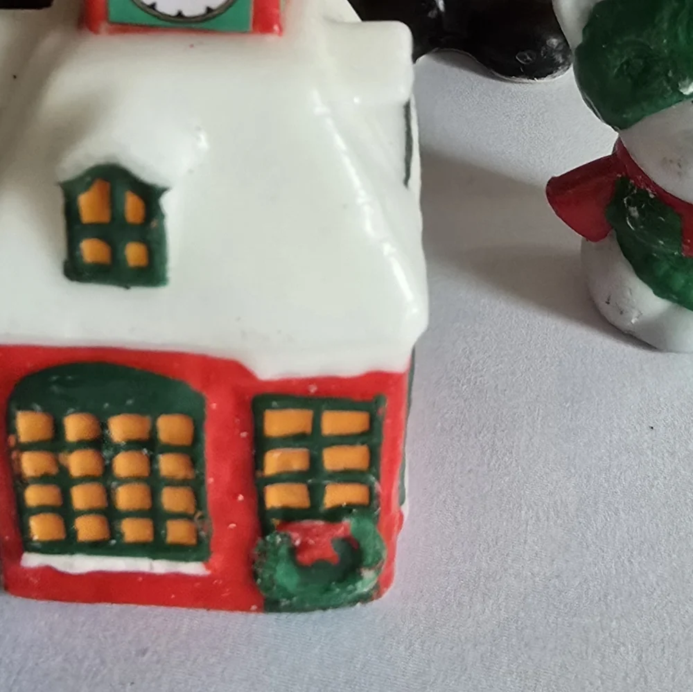 Vintage LOT XMAS Candles 1 Christmasville Schoolhouse,  3 Santas, 1 Avon Kitty